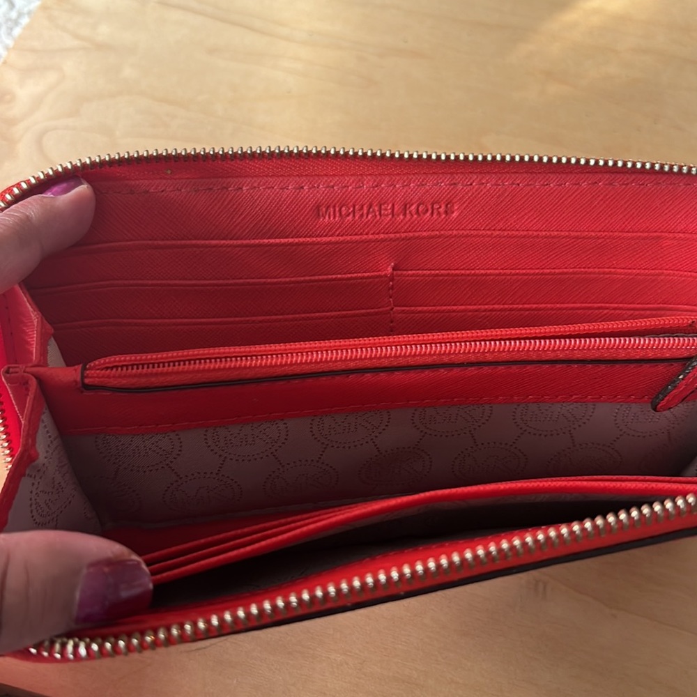 Michael Kors Bright red zip around continental wallet - Picture 4 of 8